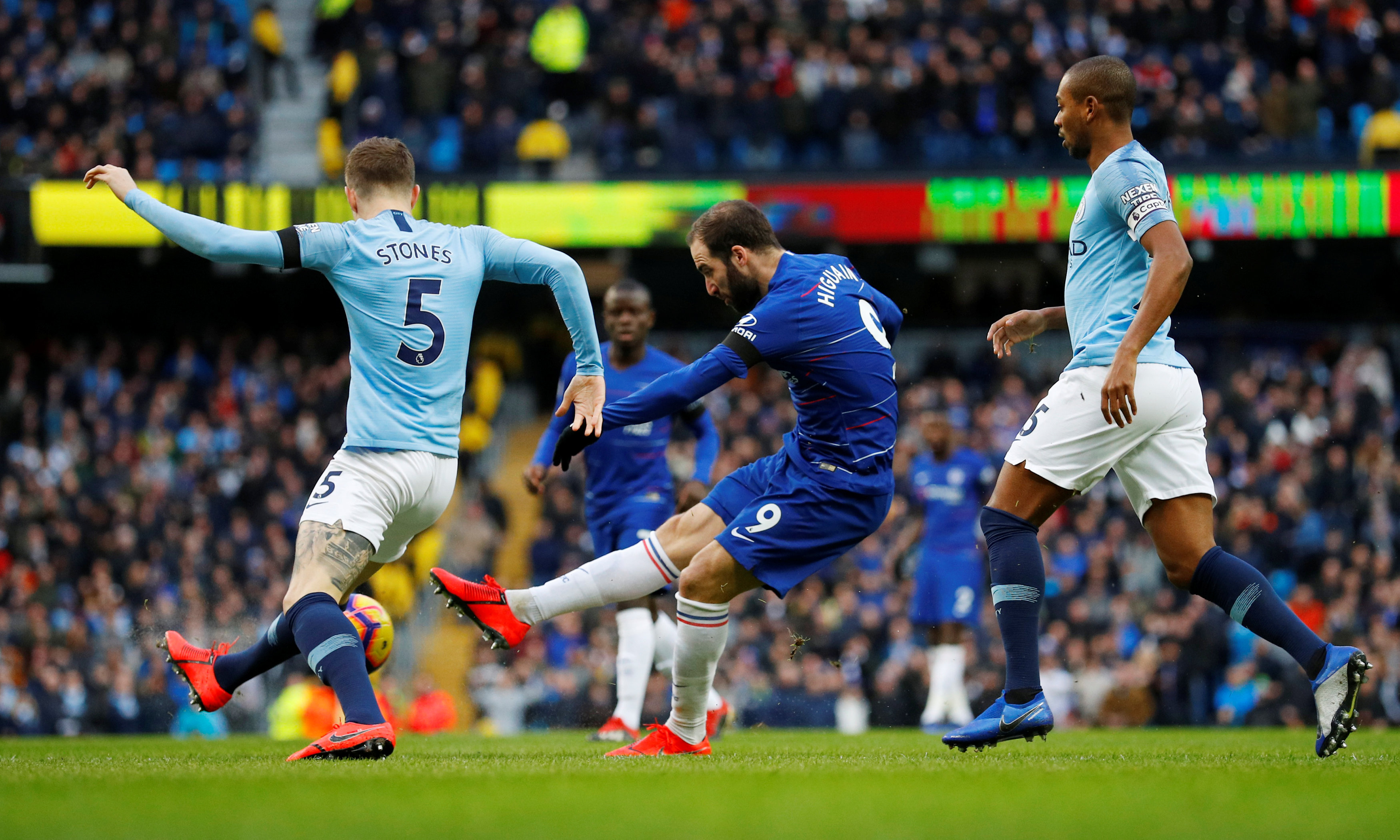 孙颖莎、谷爱凌、郑钦文分别代表中国体育不同模式的成就，展现多样性与进步。