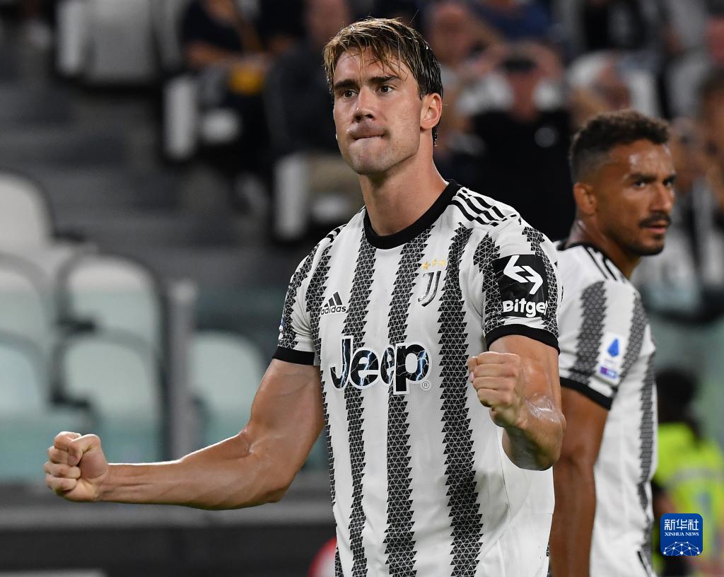 刘军帅晒海牛队与远征军合照：又在末轮完成目标，祝未来可期