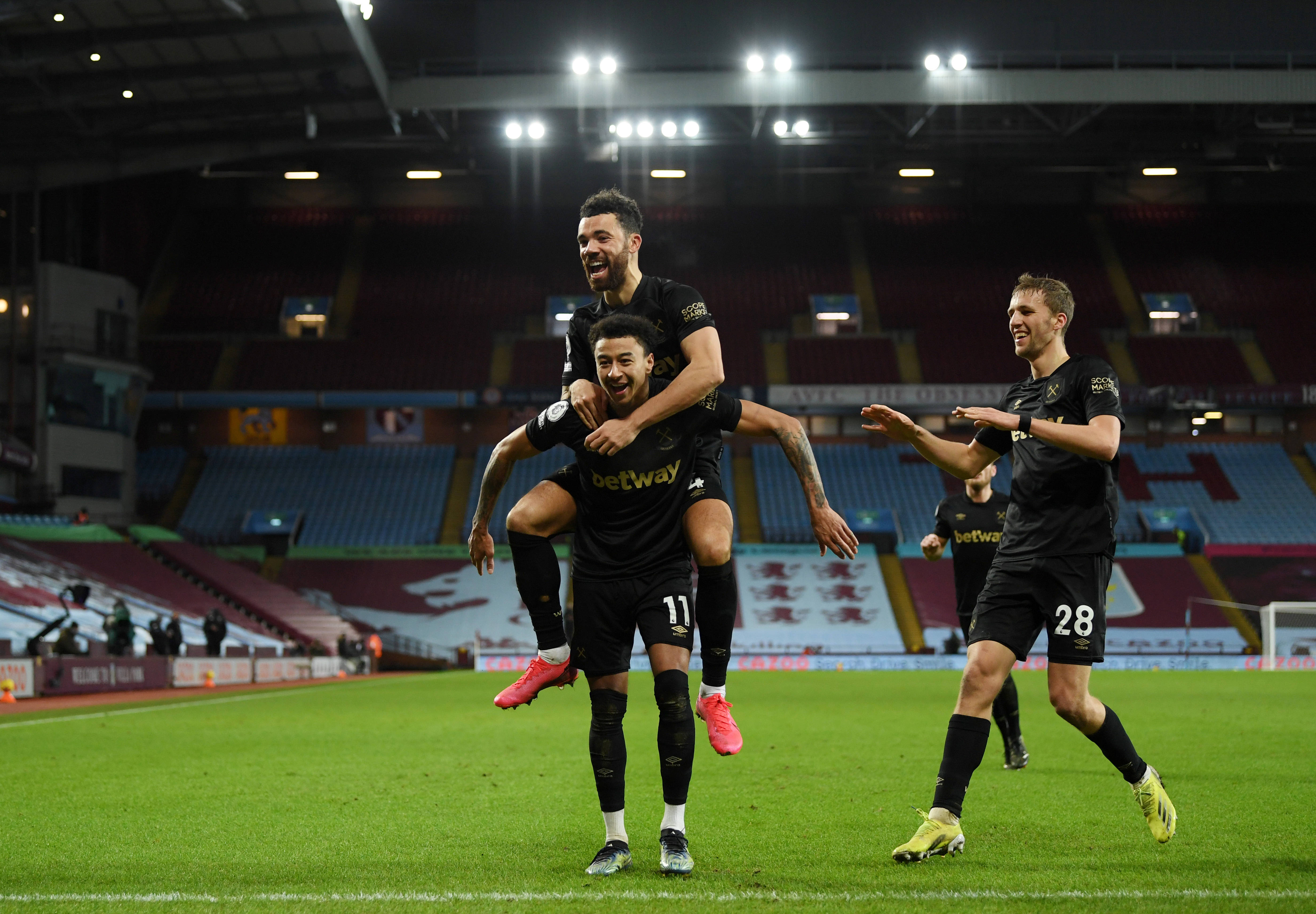 津媒：从伤势恢复进度看，巴顿和阿代米出战申花的前景不乐观