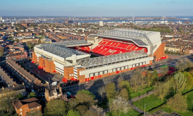 自06年以来，皇马首次有两名英格兰球员在西甲同时首发（皇马自2006年以来首次在西甲同时派出两名英格兰球员首发）