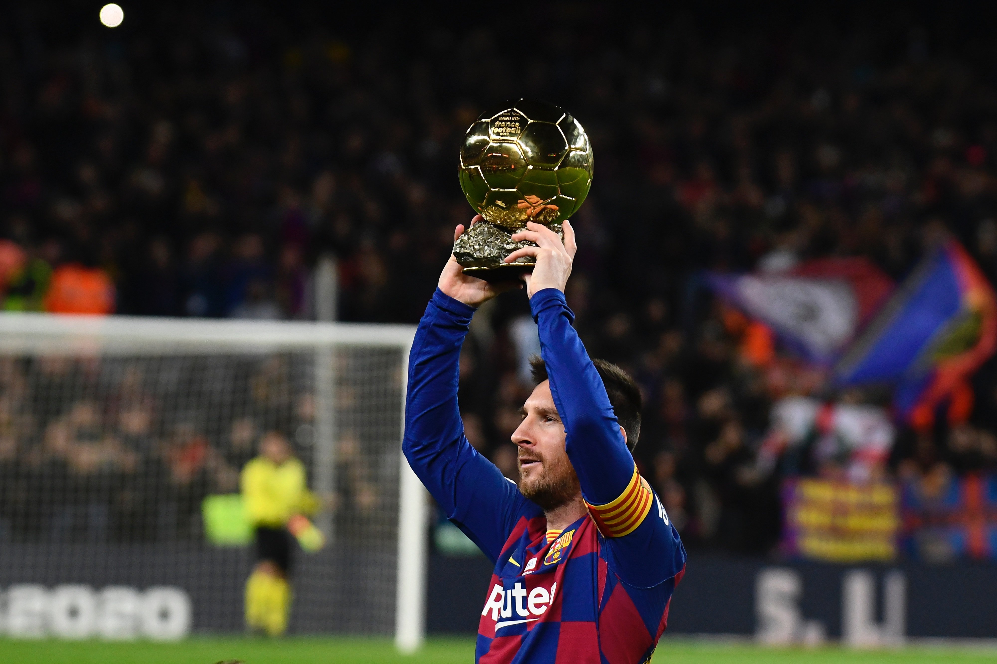 实现中超三连冠、队史第4冠，海港官方社媒发文庆祝