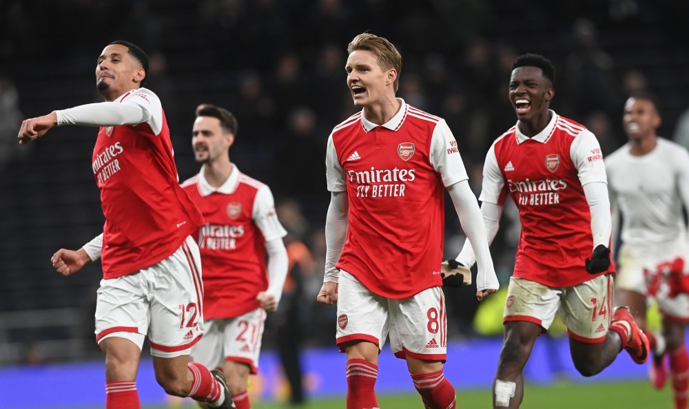 曼联欧联杯客场险胜，积分榜形势紧张