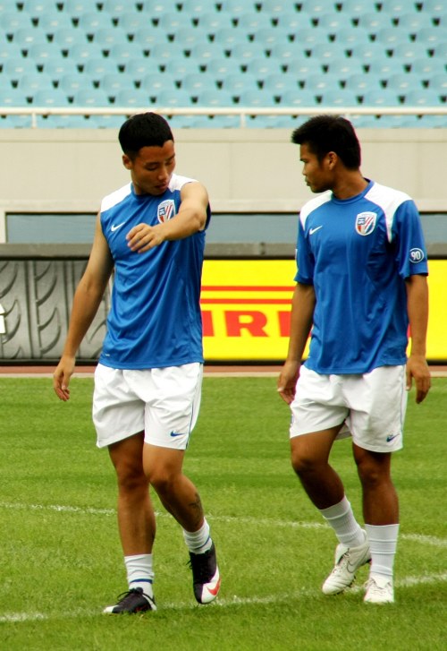 重磅！海港7将有望冲国足，后防线大清洗，杨希挤掉嫡系能成主力？（海港七将剑指国足，后防或迎大换血，杨希能否挤掉嫡系坐稳主力？）