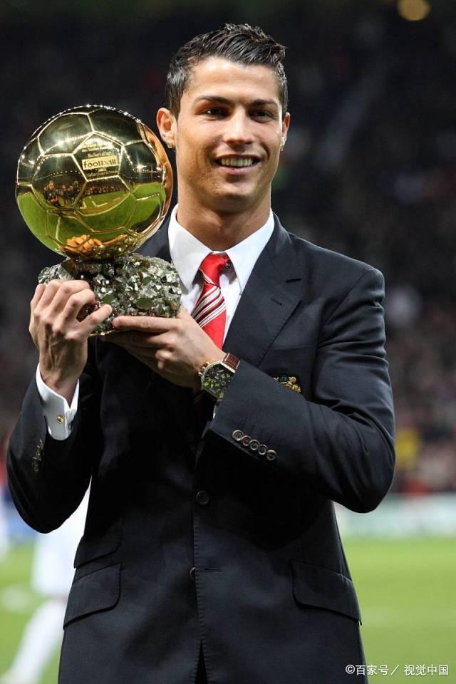 足球报：2026少壮派全力出击，中超至少7名本土主帅（足球报：2026年少壮派强势登场，中超本土主帅至少7位）