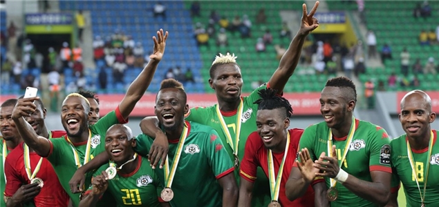 半场战报：弗赖堡2-0美因茨，格里福建功，库布勒破门