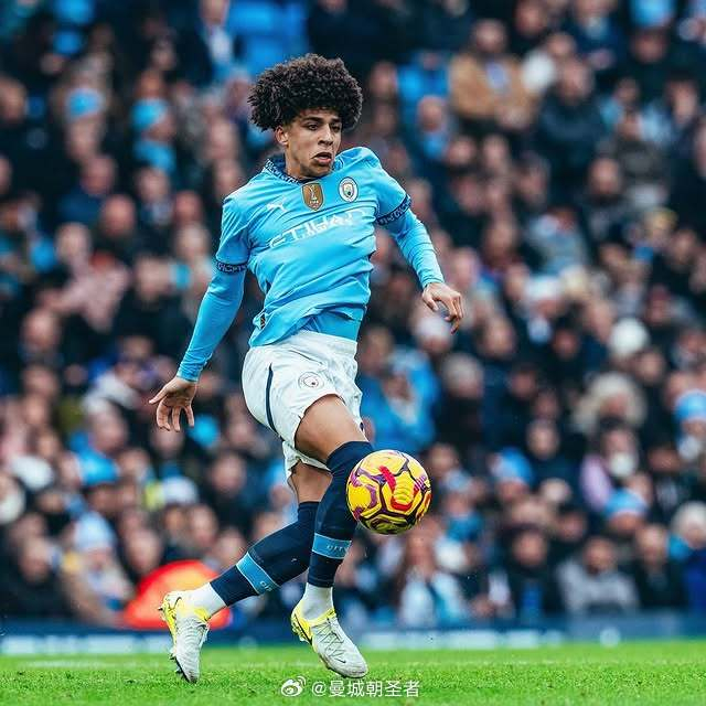 环球足球奖2025年度最佳球员候选：姆巴佩在列，巴黎8人入选（2025环球足球奖最佳球员候选出炉 姆巴佩上榜 巴黎共有8人入选）