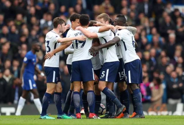 成都球迷怒喷自家球员：球迷和谁有仇你们就输谁，我们要不要脸？