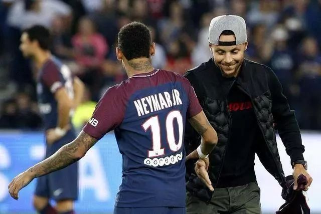 NBA：独行侠击败雄鹿 东契奇全场三双